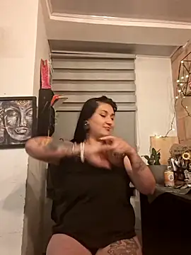 Magenta Moon online show from March 18, 11:30 pm