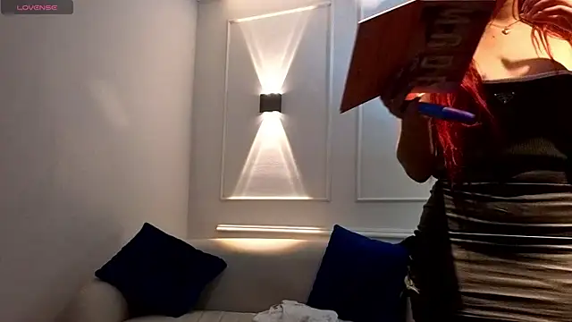 Snapshot of scarlettvg chatting on January 10, 4:25 am scarlettvg online show from January 10, 4:25 am