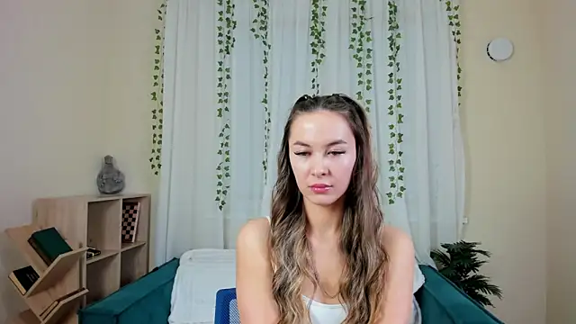 Snapshot of LunaCurly_ chatting on December 18, 11:05 am LunaCurly online show from December 18, 11:05 am