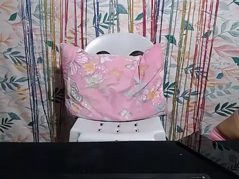 HotCreamyPussy4u online show from January 10, 4:14 am