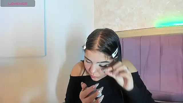 alunnaclarkcm online show from December 15, 9:41 pm