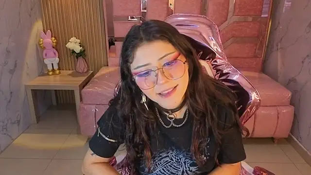 Snapshot of miss_devil_s chatting on December 19, 3:57 am miss devil s online show from December 19, 3:57 am