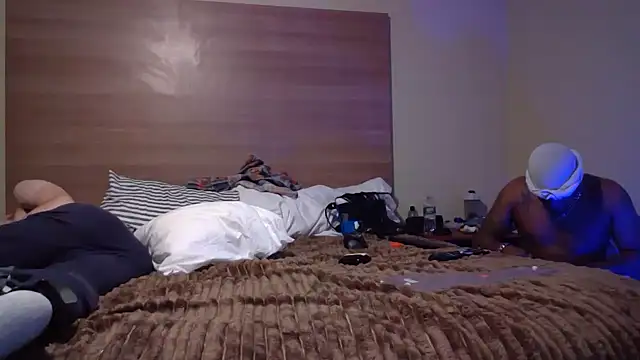 cosmiccloudpig online show from January 19, 7:56 am