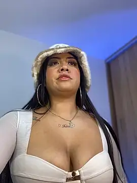 yeniffer valens online show from December 14, 7:58 am