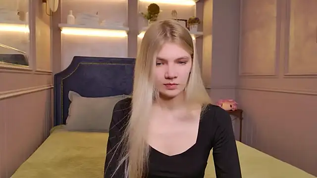 Snapshot of Vivien_Hans chatting on April 2, 8:39 pm Vivien Hans online show from April 2, 8:39 pm