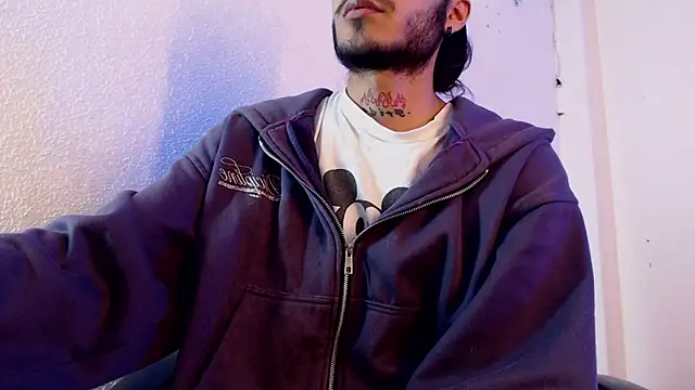 Snapshot of kingdani_hot chatting on December 19, 2:51 am kingdani hot online show from December 19, 2:51 am