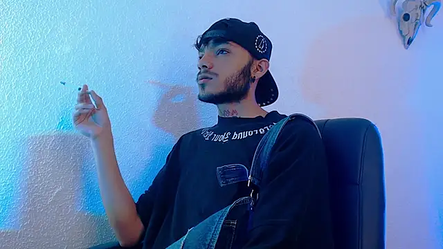 Snapshot of kingdani_hot chatting on December 21, 3:02 am kingdani hot online show from December 21, 3:02 am