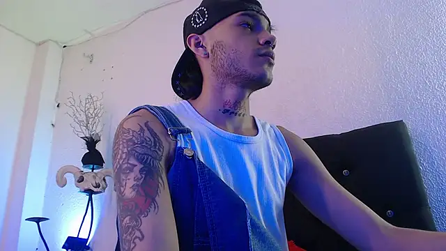 Snapshot of kingdani_hot chatting on February 1, 3:05 am kingdani hot online show from February 1, 3:05 am