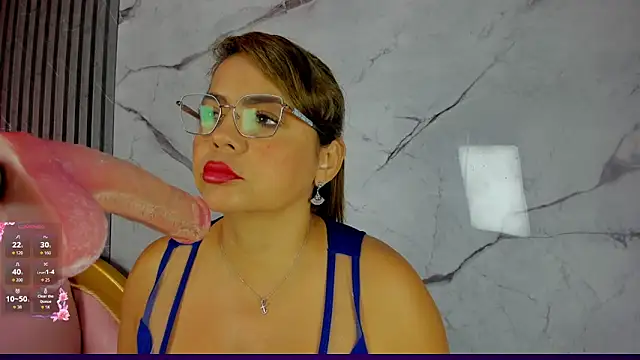 Snapshot of shayra_boobs2 chatting on June 22, 10:01 am shayra boobs2 online show from June 22, 10:01 am