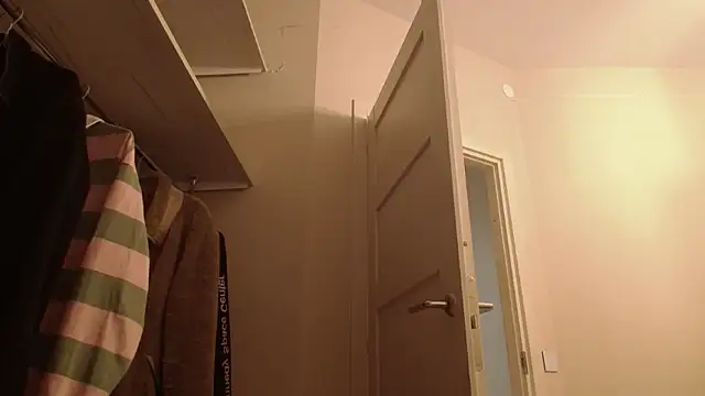 Snapshot of PeachTree chatting on February 25, 4:11 am PeachTree online show from February 25, 4:11 am