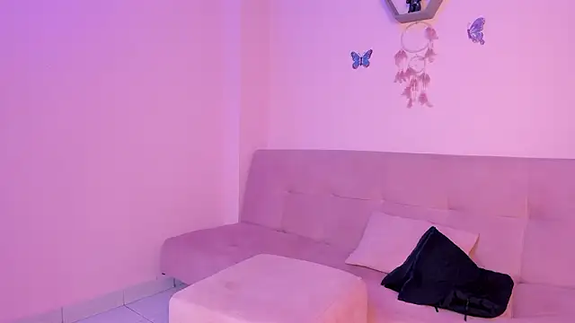 Snapshot of Saraa_moon1__ chatting on March 20, 5:07 pm Saraa moon1 online show from March 20, 5:07 pm