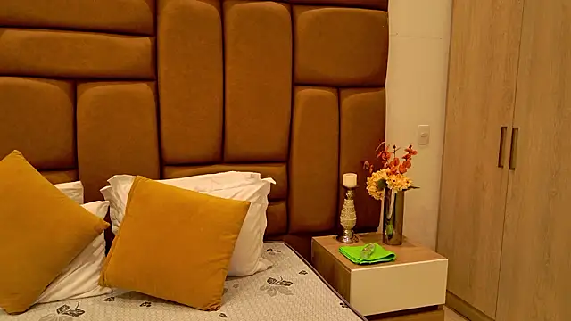 NinnaPiers online show from February 13, 11:50 am