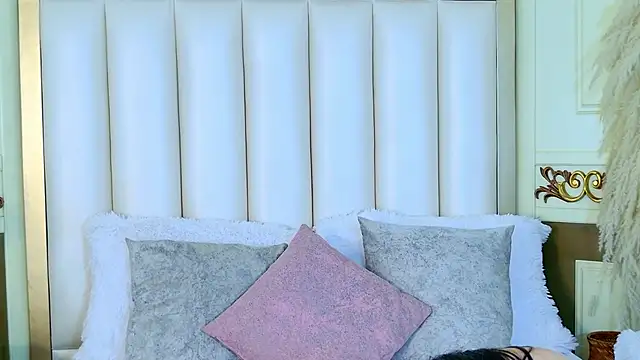 NinnaPiers online show from February 25, 11:42 am