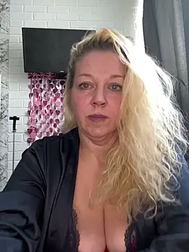 JenniferCarmen online show from February 24, 8:01 am