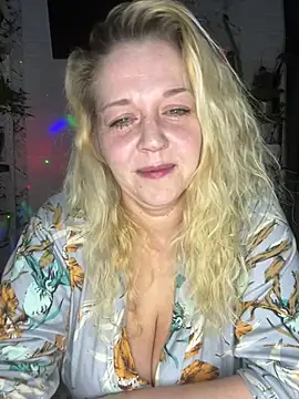 JenniferCarmen online show from March 28, 1:54 pm