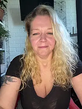 JenniferCarmen online show from May 25, 7:47 am