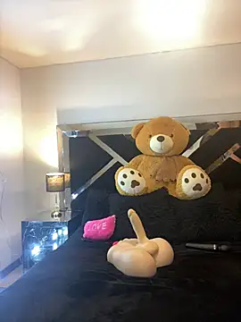 Snapshot of Moon_Magic666 chatting on February 27, 4:18 pm Moon Magic666 online show from February 27, 4:18 pm