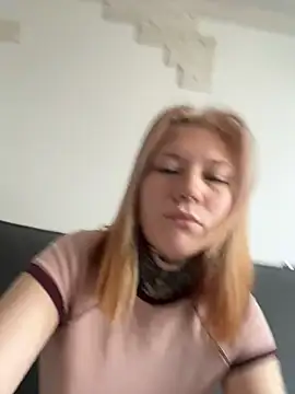 Snapshot of FionaMurr chatting on July 8, 2:05 am FionaMurr online show from July 8, 2:05 am
