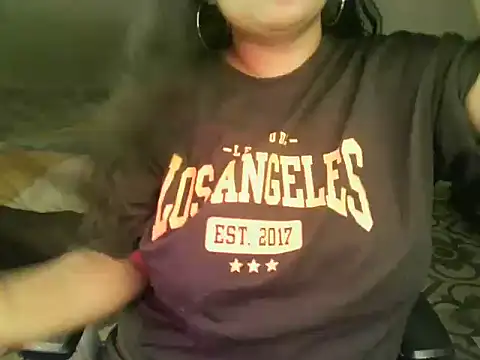 Snapshot of HEZALNUT chatting on February 3, 6:22 am HEZALNUT online show from February 3, 6:22 am