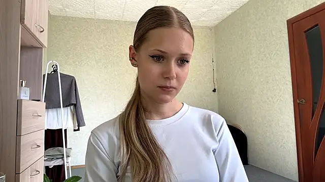 ZaidaSchwarten online show from March 17, 11:57 am