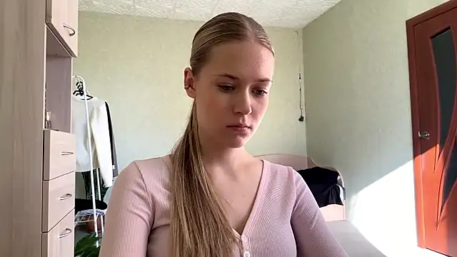 ZaidaSchwarten online show from April 18, 2:10 pm