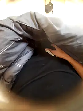 Snapshot of Shank599 chatting on February 14, 6:43 am Shank599 online show from February 14, 6:43 am