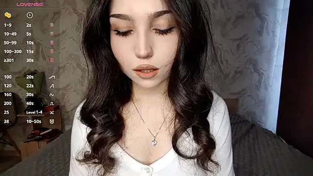 Snapshot of Qwami_Amie chatting on April 19, 6:46 am Qwami Amie online show from April 19, 6:46 am