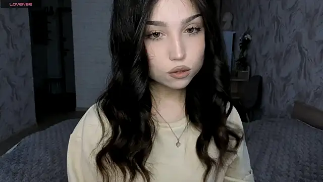 Snapshot of Qwami_Amie chatting on May 15, 8:32 am Qwami Amie online show from May 15, 8:32 am