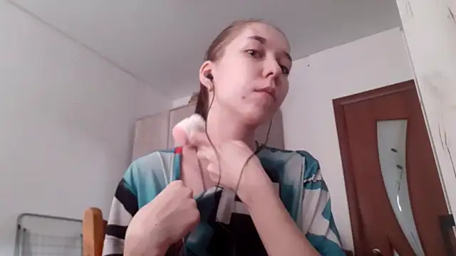 Snapshot of Annette_meow1 chatting on February 12, 7:03 am Annette meow1 online show from February 12, 7:03 am