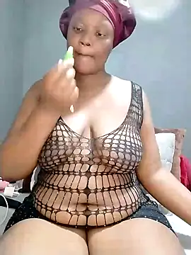 Snapshot of SexyAssQueenX chatting on May 13, 1:47 am SexyAssQueenX online show from May 13, 1:47 am