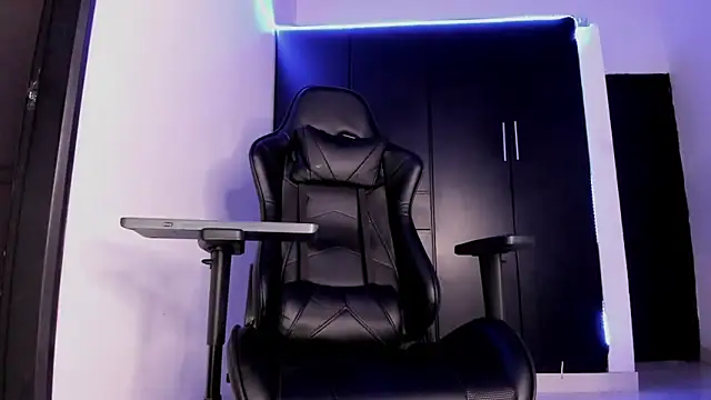 Snapshot of Liam_Mateo chatting on February 11, 1:21 am Liam Mateo online show from February 11, 1:21 am