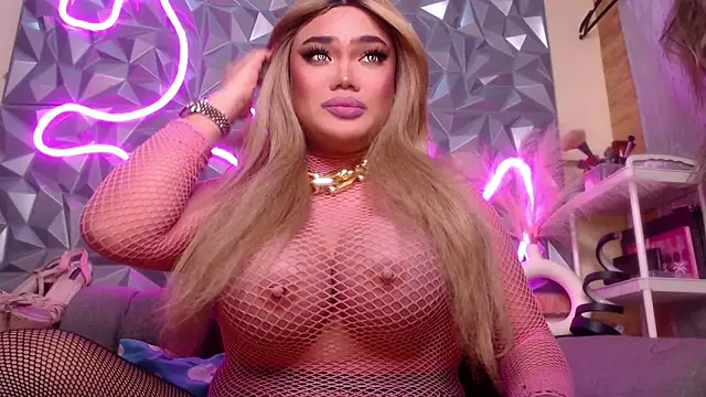 Snapshot of AlwaysHornyMia chatting on January 8, 10:28 am AlwaysHornyMia online show from January 8, 10:28 am