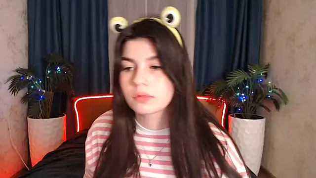 Snapshot of KisaModel chatting on December 15, 10:19 am KisaModel online show from December 15, 10:19 am