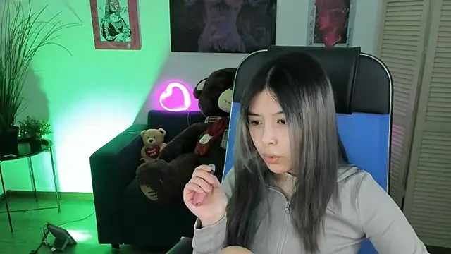 Snapshot of SirenMystiq chatting on December 16, 4:12 pm SirenMystiq online show from December 16, 4:12 pm