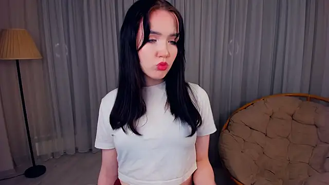 LenaKurpiel online show from December 17, 5:41 pm