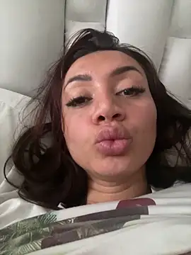 rebecagoldene online show from May 4, 10:17 pm