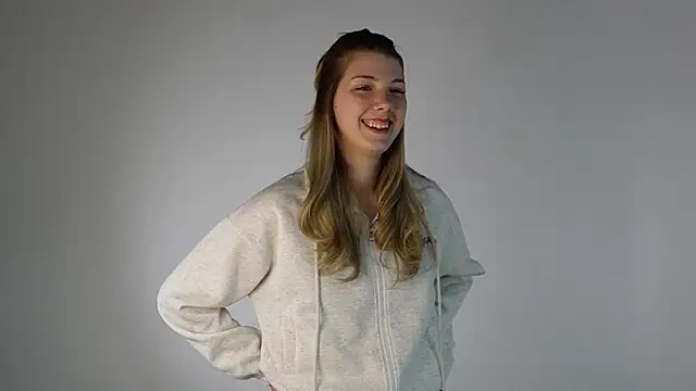 Snapshot of LumiaSolstice chatting on March 15, 2:45 pm LumiaSolstice online show from March 15, 2:45 pm