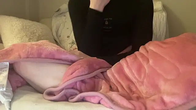 ijustturned18today online show from February 5, 5:06 pm