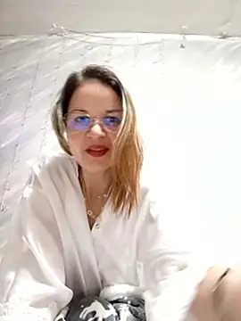 Snapshot of NikkyNatural chatting on December 16, 9:09 pm NikkyNatural online show from December 16, 9:09 pm