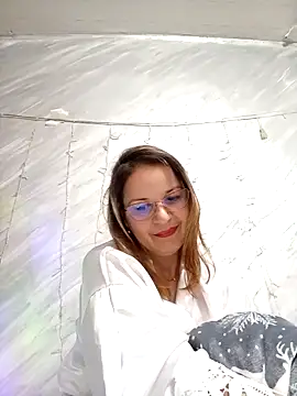 Snapshot of NikkyNatural chatting on December 18, 10:21 am NikkyNatural online show from December 18, 10:21 am