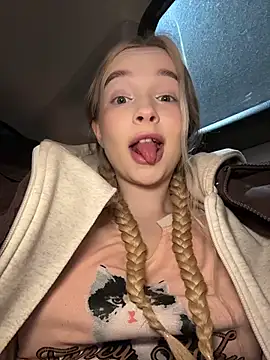 -teenytiny- online show from February 7, 4:33 pm