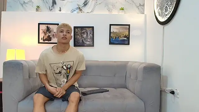 Snapshot of YOUNG_GUYS1 chatting on December 22, 1:02 am YOUNG GUYS1 online show from December 22, 1:02 am