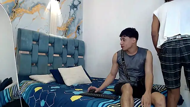 Snapshot of YOUNG_GUYS1 chatting on February 8, 1:20 am YOUNG GUYS1 online show from February 8, 1:20 am