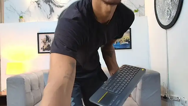 Snapshot of YOUNG_GUYS1 chatting on February 13, 1:23 am YOUNG GUYS1 online show from February 13, 1:23 am