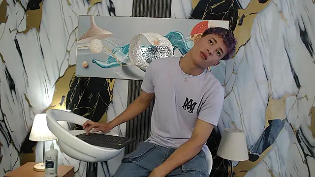 Snapshot of YOUNG_GUYS1 chatting on February 15, 1:52 pm YOUNG GUYS1 online show from February 15, 1:52 pm