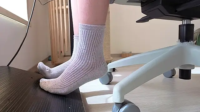 Feetbeth online show from March 2, 7:10 pm