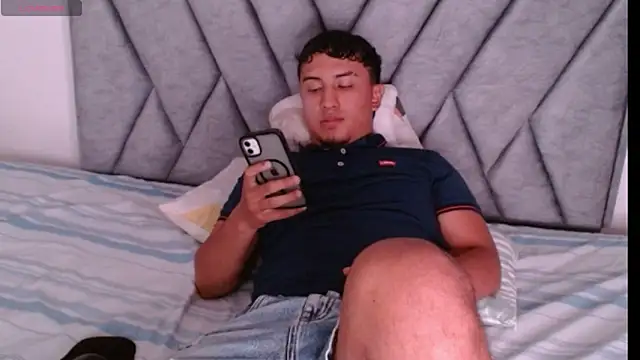 Snapshot of kyro_estrada chatting on February 27, 9:59 pm kyro estrada online show from February 27, 9:59 pm