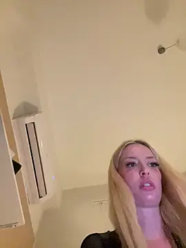 Snapshot of Katharina_Wagner chatting on July 2, 10:38 pm Katharina Wagner online show from July 2, 10:38 pm