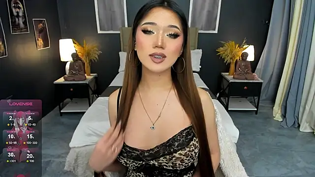 Snapshot of SeductressBella chatting on May 11, 2:45 pm SeductressBella online show from May 11, 2:45 pm