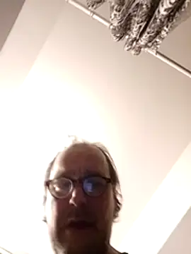 Snapshot of Olivassl22 chatting on February 18, 10:50 pm Olivassl22 online show from February 18, 10:50 pm